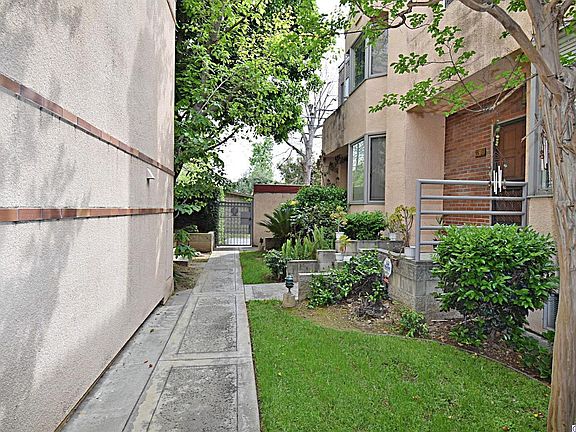4th image of 1139 El Centro St APT A