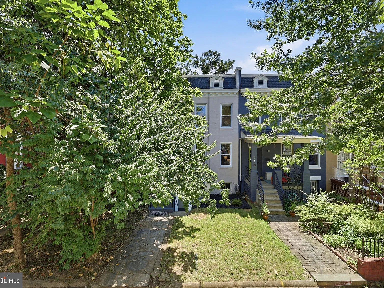 1 bed, 1.0 bath, 2096 sqft, $1,800 — Photo 2