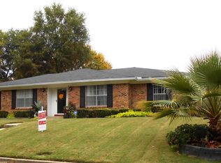 8 Smugglers Ln, Pine Bluff, AR 71603