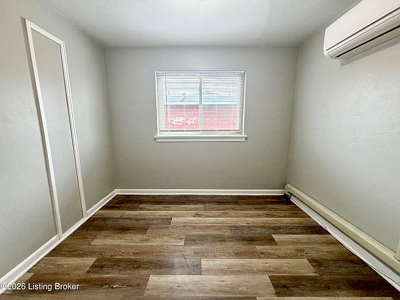 5th image of 206 N Oak St APT 1