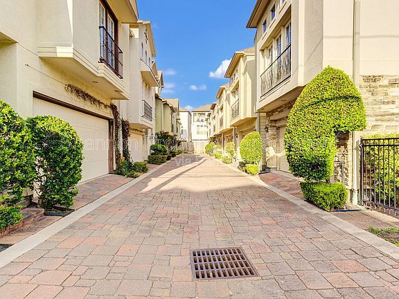 3rd image of 2724 Sherwin St