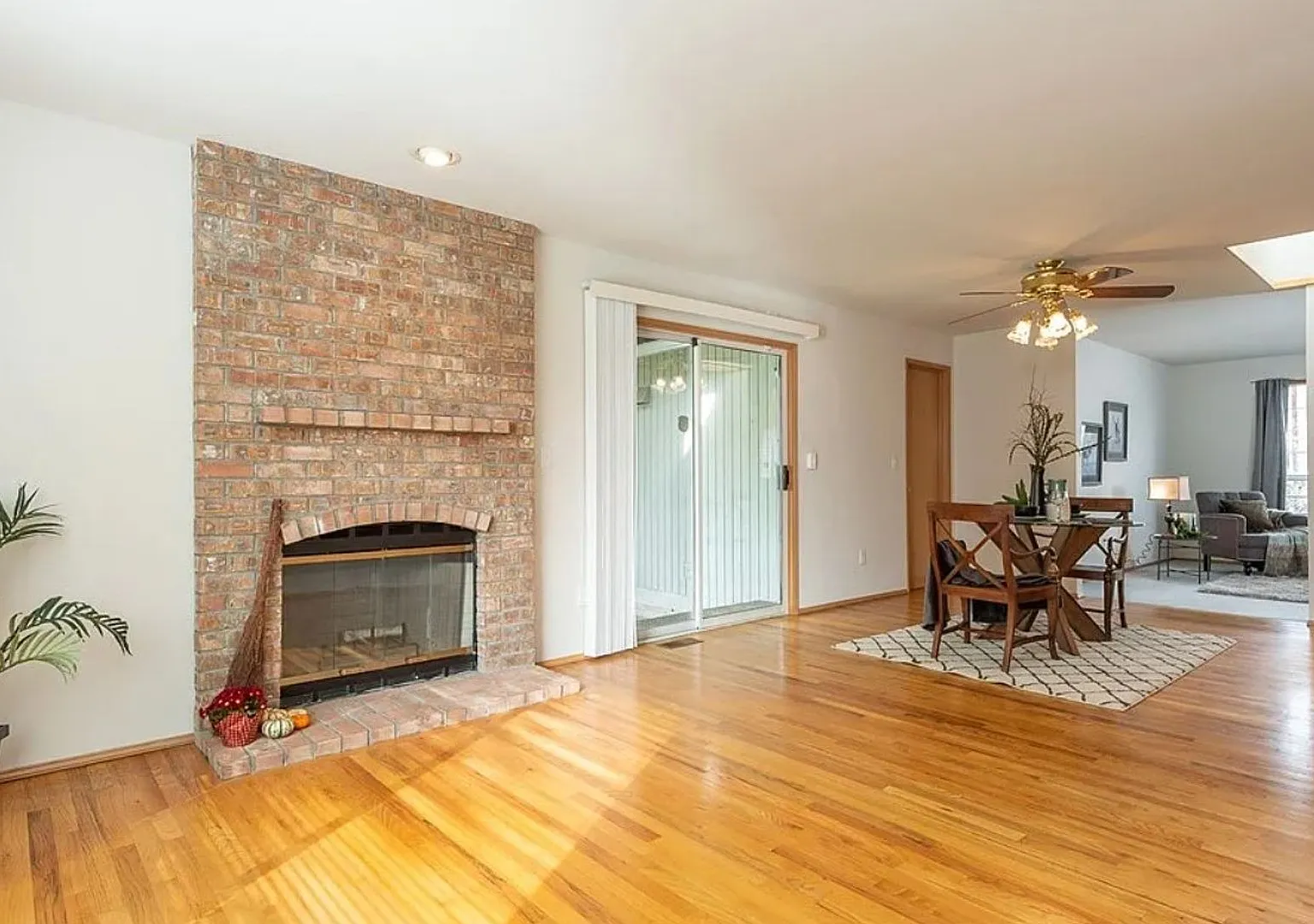 Dream Home Alert in Kent East Hill Neighborhood — Photo 3