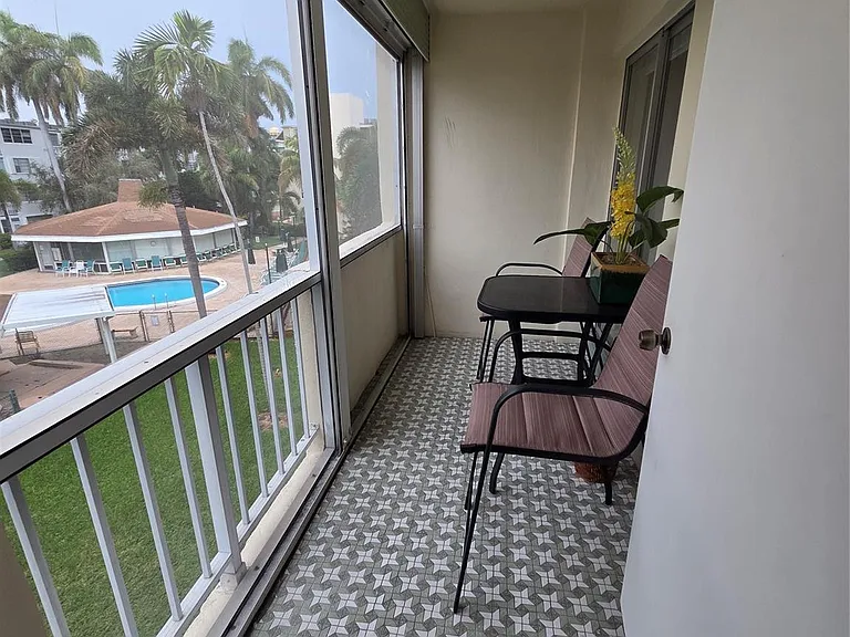 1333 E Hallandale Beach Blvd #305 — Photo 21