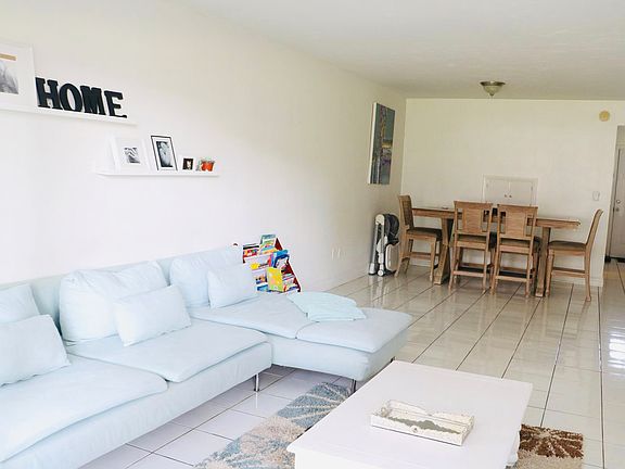3rd image of 1540 NE 191st St APT 144