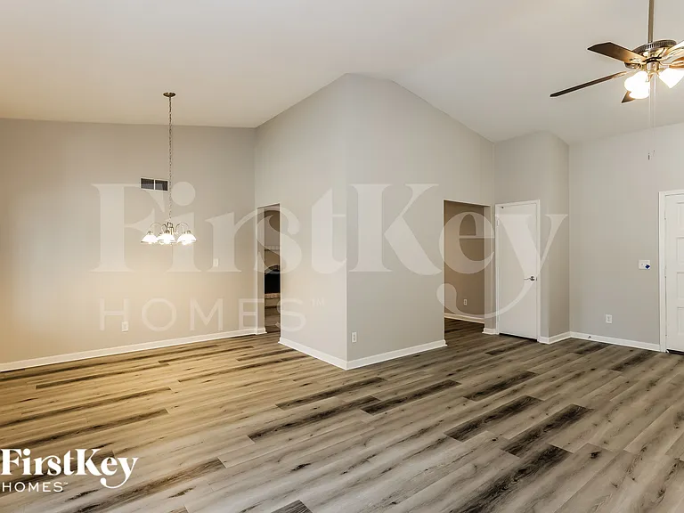 10632 N 39th Ave — Photo 4