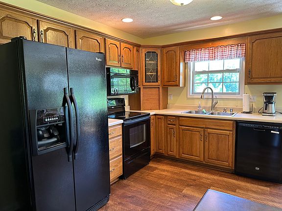 4th image of 71 Caney Dr