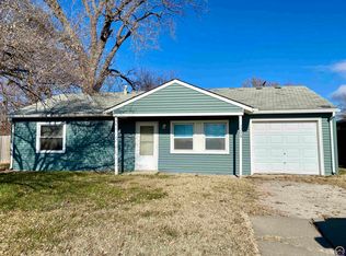 1208 SW 37th St, Topeka, KS 66611