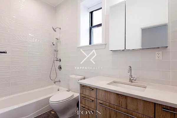 Rented by Yaffa Realty LLC | media 4