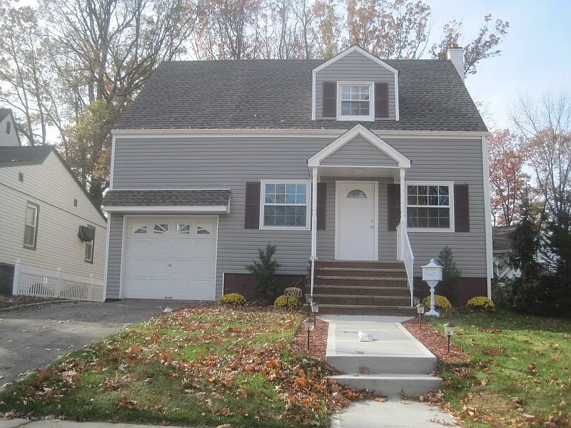 2907 N Wood Ave photo 1