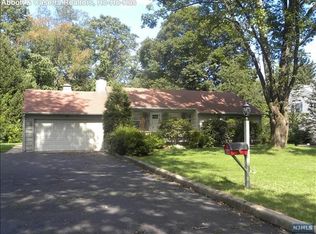 228 Hillside Ave, Allendale, NJ 07401