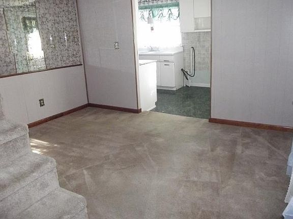 4th image of 1120 Maple St