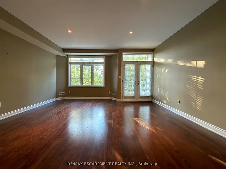 2085 Pine St — Photo 5