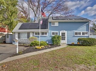 28 Southwood Dr, Old Bridge, NJ 08857