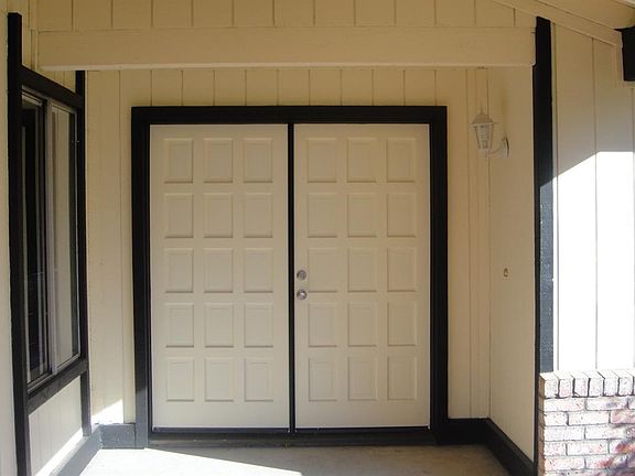 3rd image of 2370 Shropshire Dr