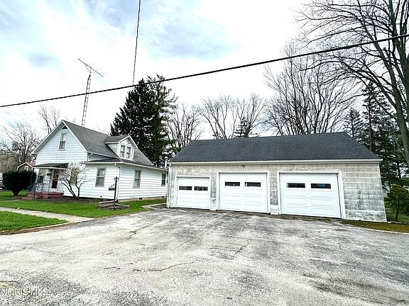 2nd image of 121 Broad St