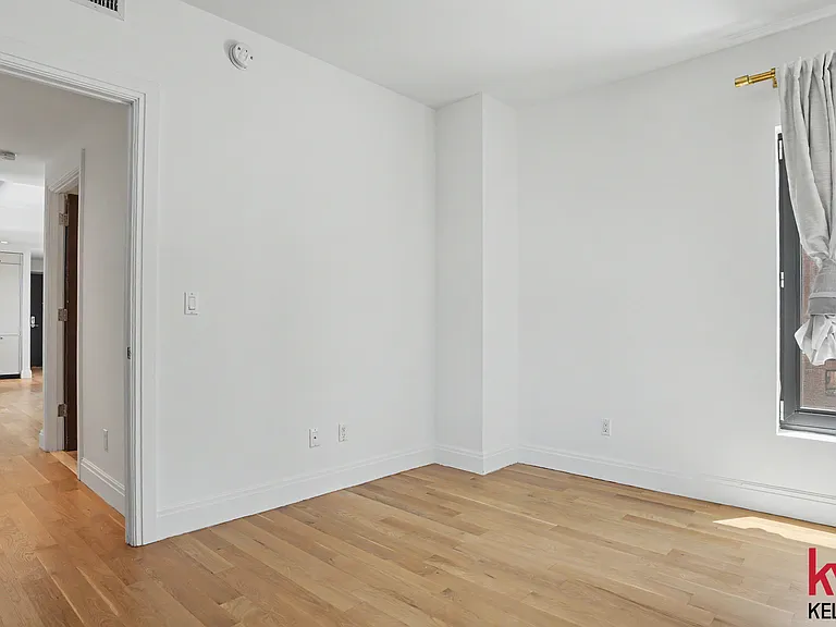 554 4th Ave #E6 — Photo 9
