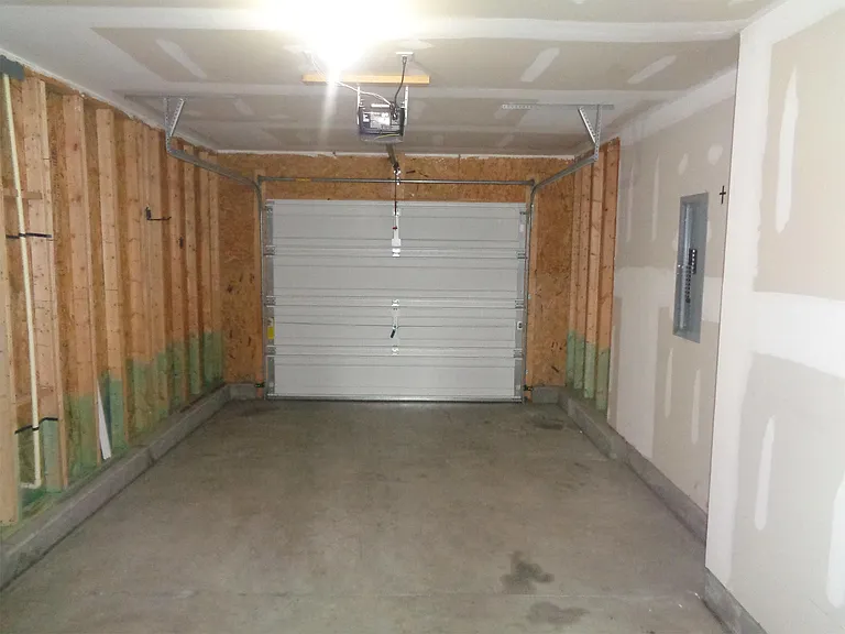 184 Roanoke Dr — Photo 17