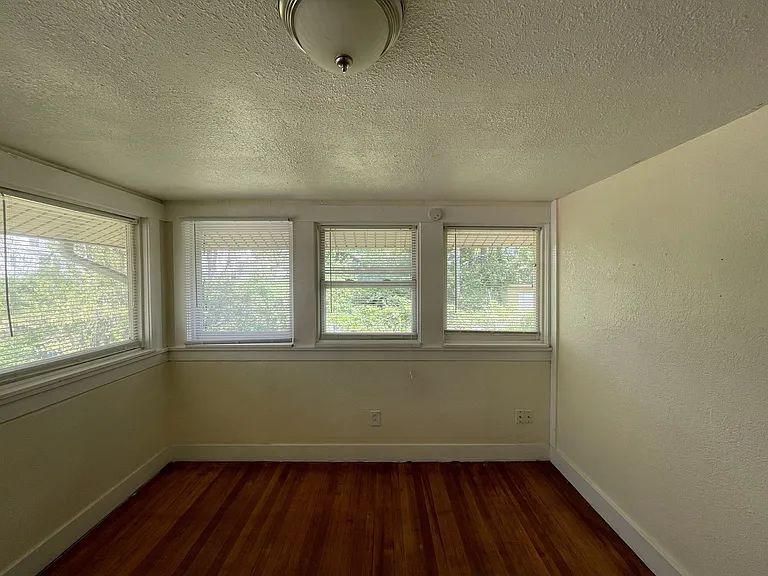 4415 Forest Ave — Photo 29