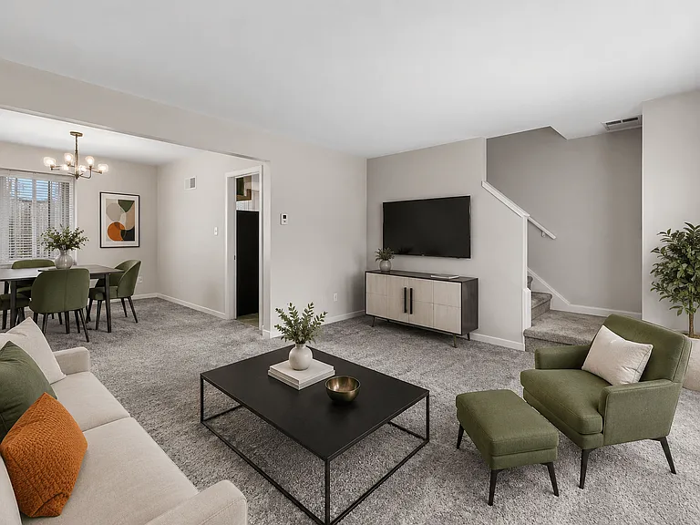 Oak Park Manor Apartments & Townhomes — Photo 8