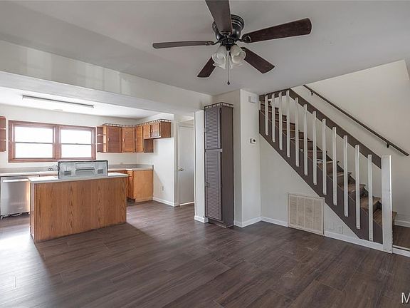 4th image of 100 Oakridge Dr