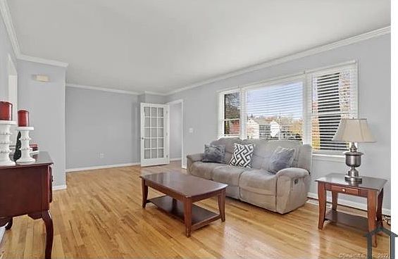 2nd image of 101 Reynolds Dr #101