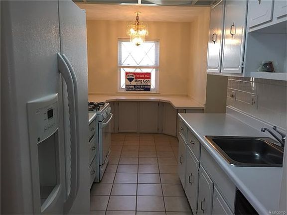 4th image of 941 Kirts Blvd #1