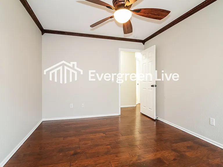 2809 Victoria Dr — Photo 11