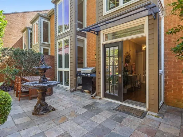 17 Willow Gln, Sandy Springs, GA 30342