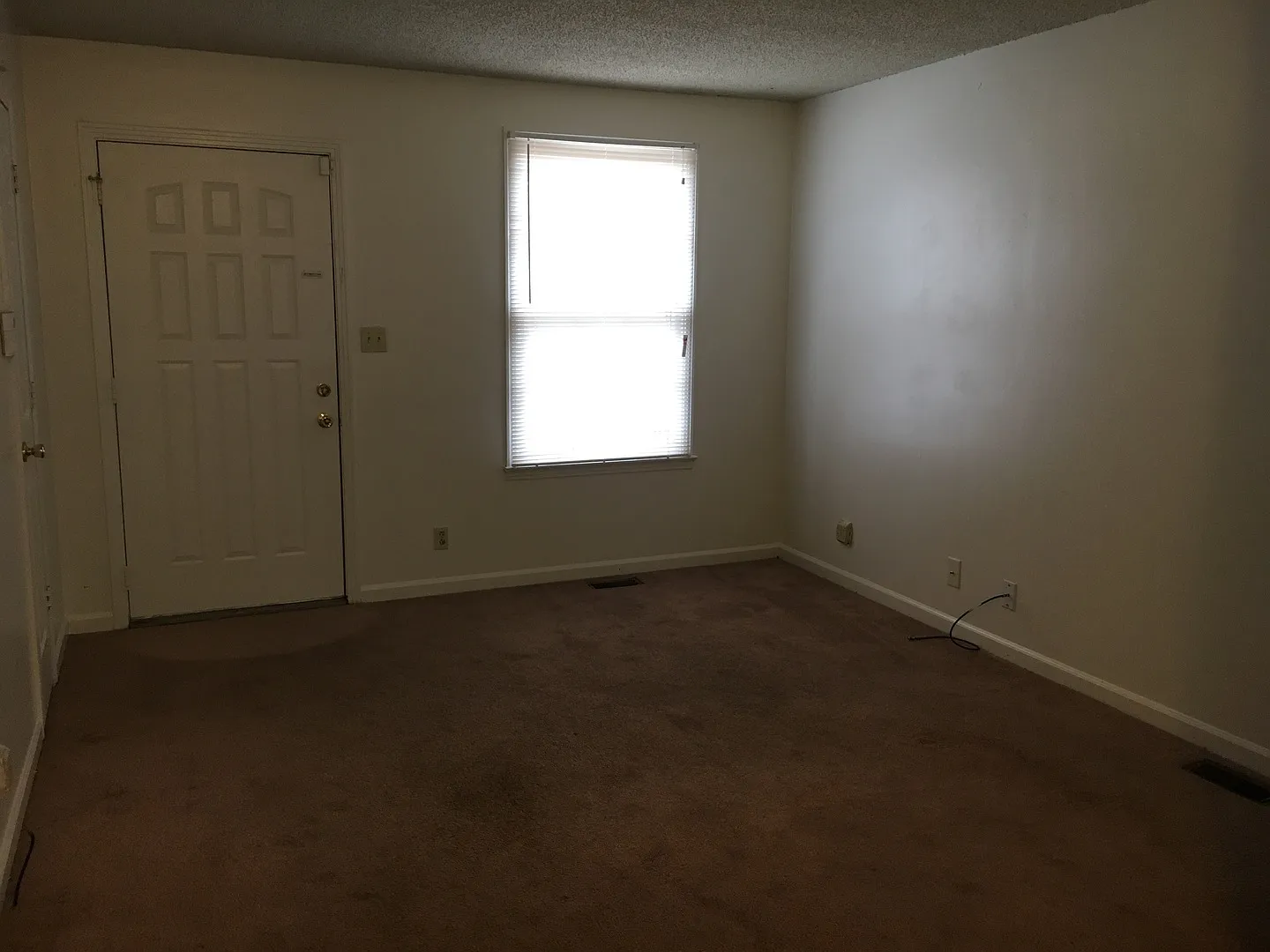 2 Bedroom Apartment For Rent Near APSU! — Photo 2