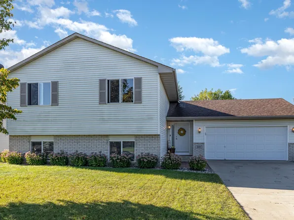 321 Shea St, Belle Plaine, MN 56011