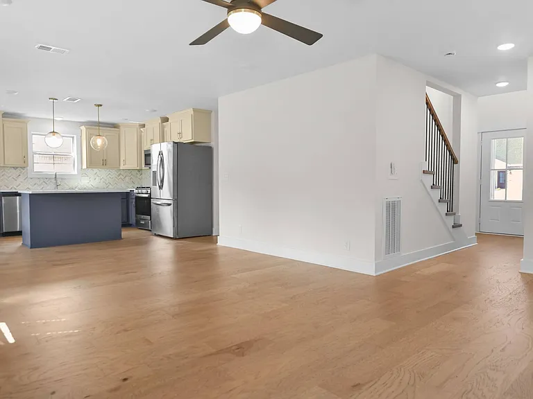393 Frontier Dr — Photo 5