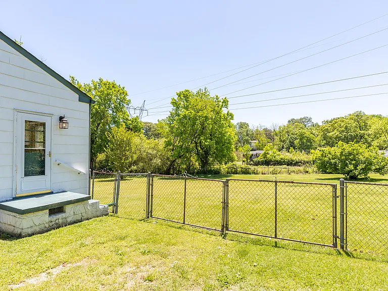 1214 Echo Dr — Photo 7