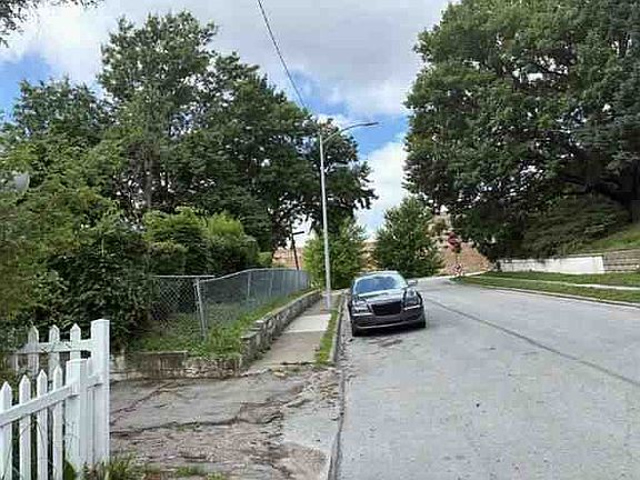 5th image of 3489 Boyd St