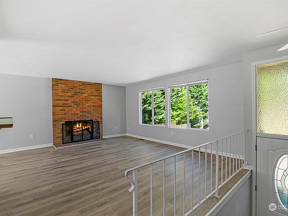 4th image of 825 NE Sutton Place