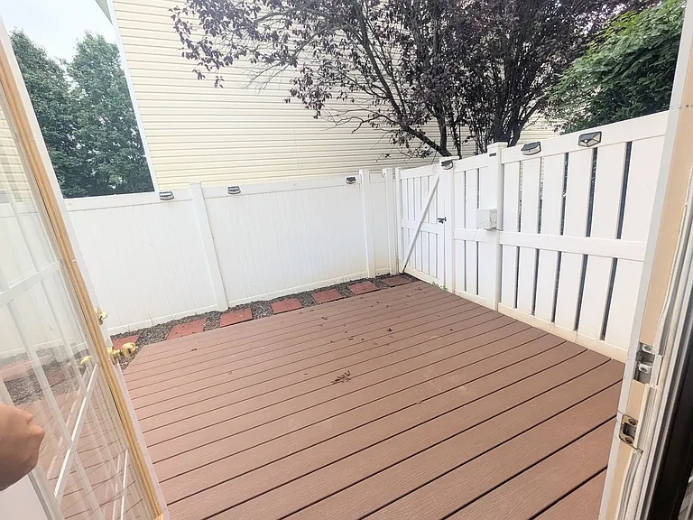 404 Commons Dr — Photo 15
