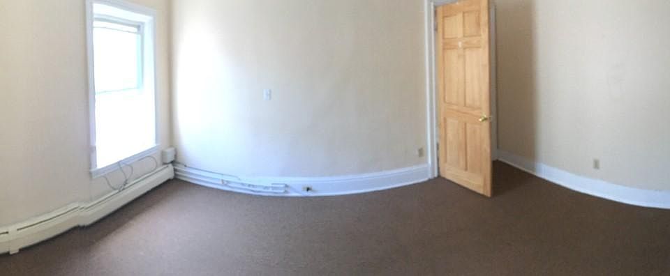 Bedroom (rear/east)