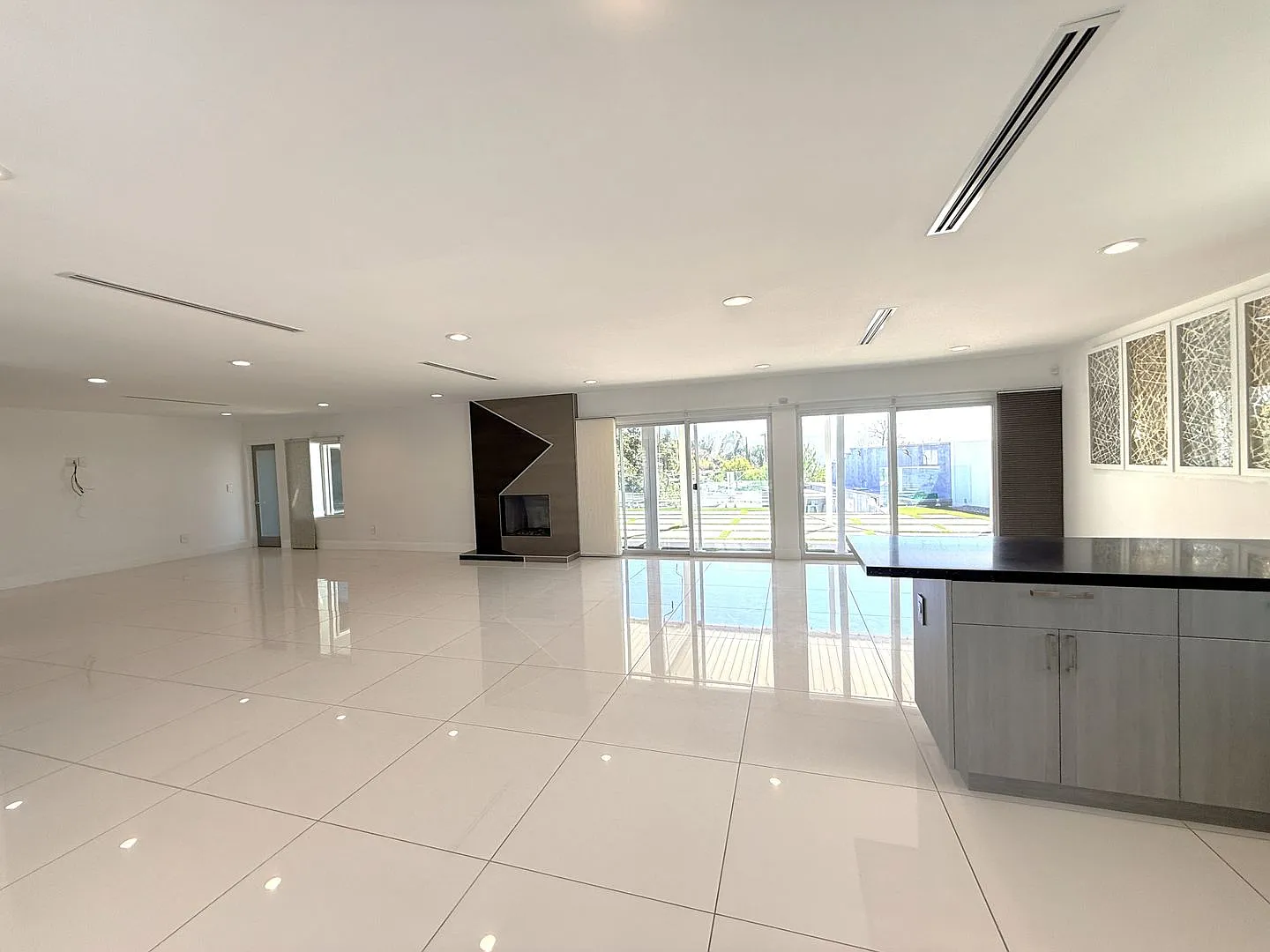 Beautifully Upgraded Tujunga Home with Pool / Entertainer's Backyard — Photo 2