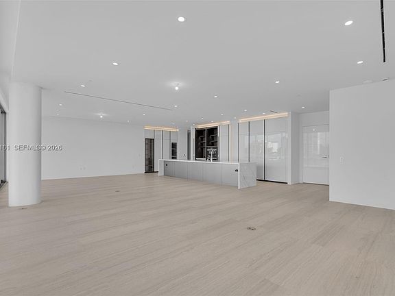 5th image of 5 Grove Isle Dr #S203