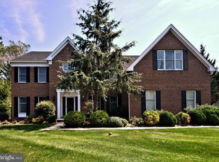 6020 Goldfinch Cir, Audubon, PA 19403