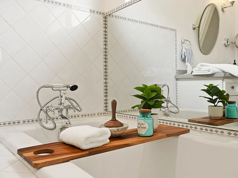 13360 Magnolia Blvd — Photo 31