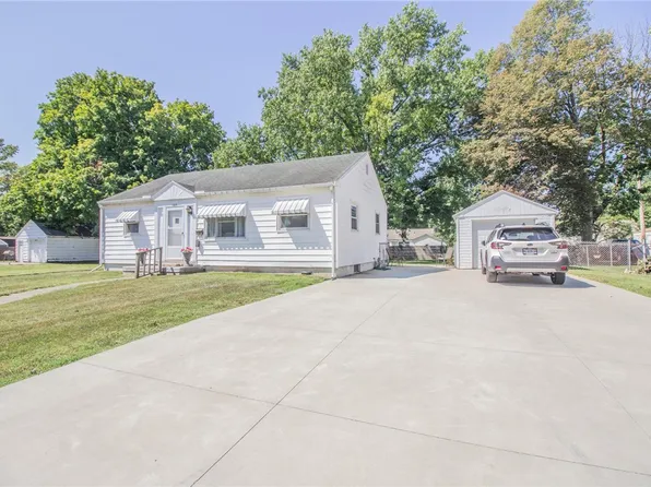 1217 Southlawn Dr, Mattoon, IL 61938