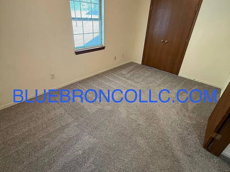 111 SW Oxford Pl — Photo 7