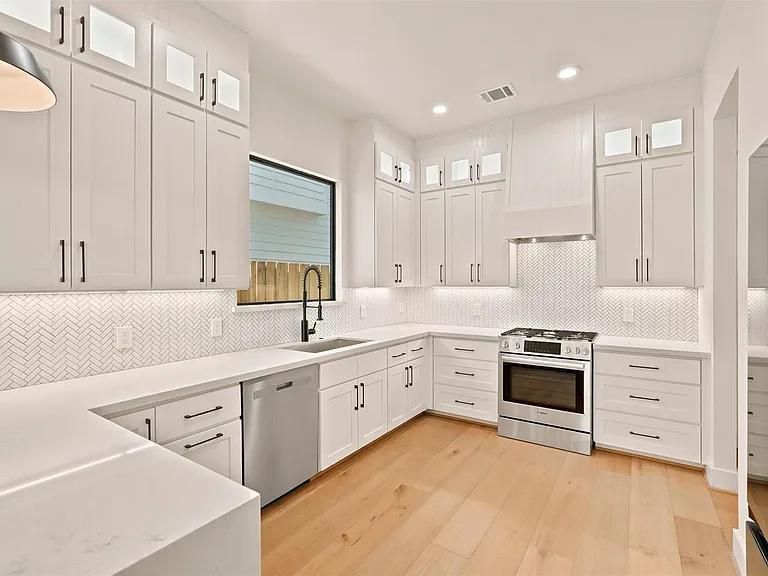 1435 Lawrence St — Photo 8