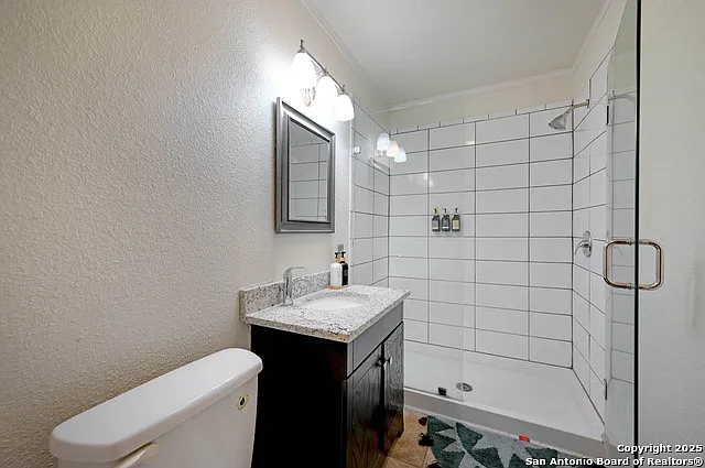 2231 W Woodlawn Ave — Photo 21