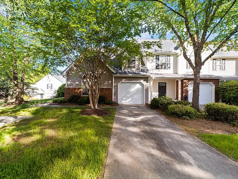 17 Saddleberry Way — Photo 2