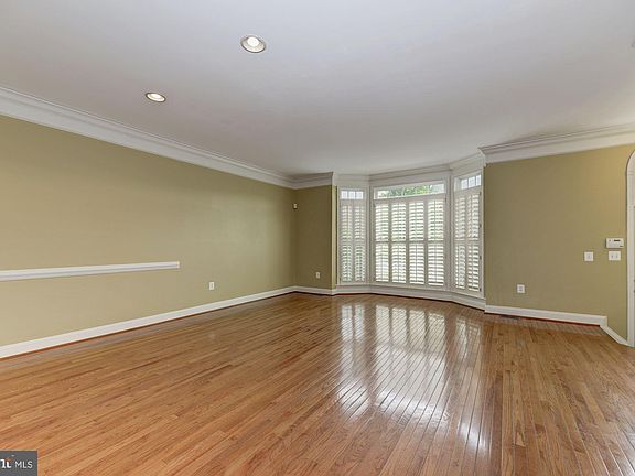 5th image of 4203 Lower Park Dr