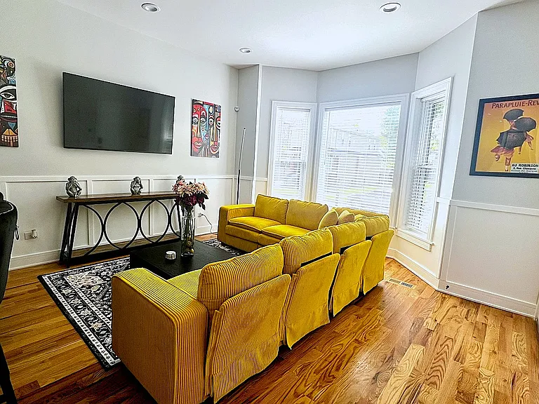 6613 S Langley Ave #1 — Photo 2