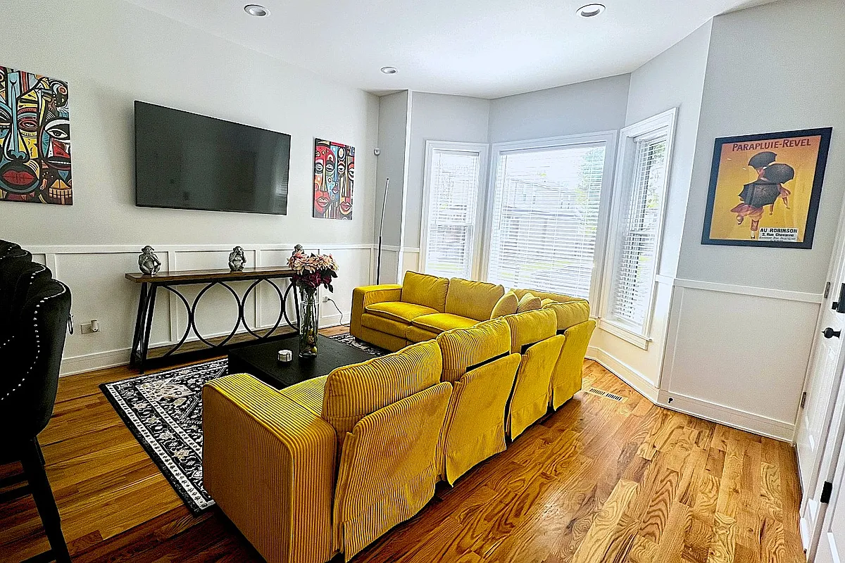 Building Photo - 6613 S Langley Ave #1