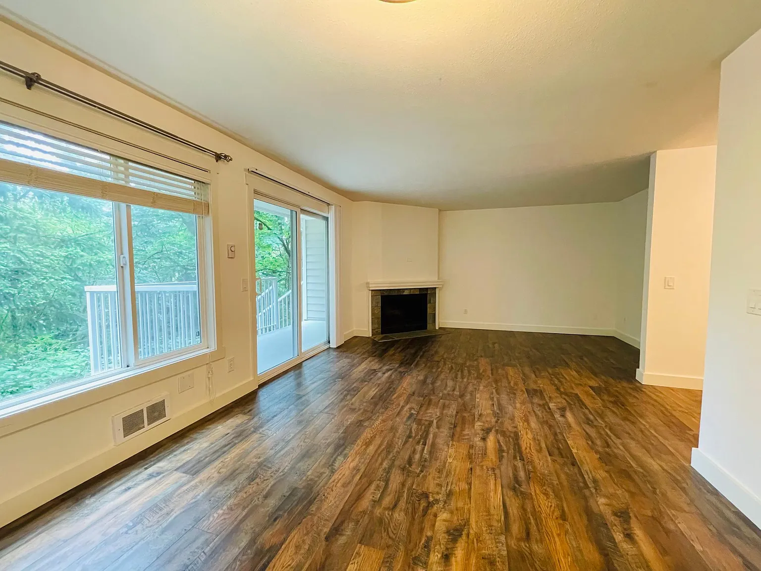 2 bed, 1.5 bath, 922 sqft, $2,300 — Photo 3