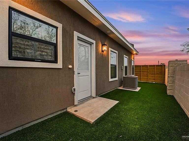 645 Esplanade Cir — Photo 15